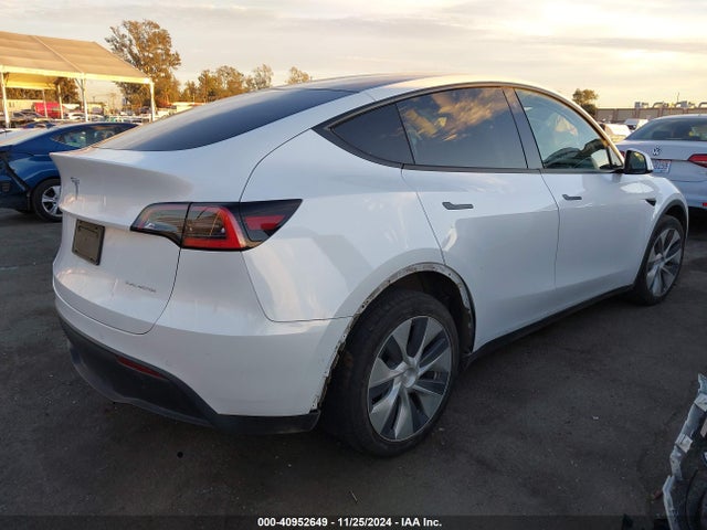 2021 TESLA MODEL Y 5YJYGDEE3MF090536 Photo 3