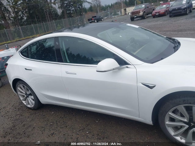 Tesla Model 3 Long Range/mid Range 2018 5YJ3E1EA1JF164768 Image 14