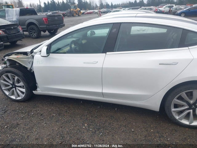 Tesla Model 3 Long Range/mid Range 2018 5YJ3E1EA1JF164768 Image 15