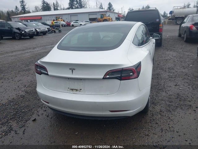 Tesla Model 3 Long Range/mid Range 2018 5YJ3E1EA1JF164768 Image 17