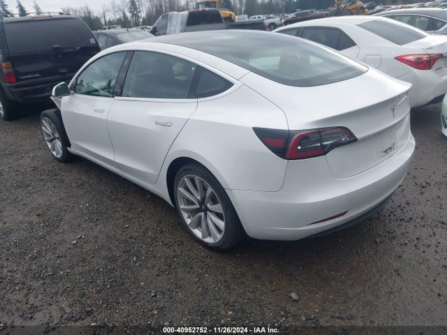 2018 TESLA MODEL 3 5YJ3E1EA1JF164768 Photo 2