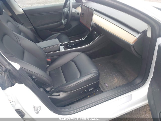 2018 TESLA MODEL 3 5YJ3E1EA1JF164768 Photo 4
