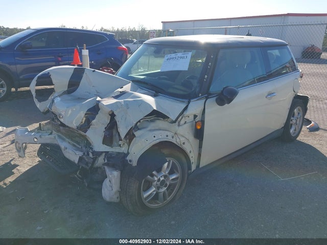 2011 MINI COOPER WMWSU3C59BT096537 Photo 1