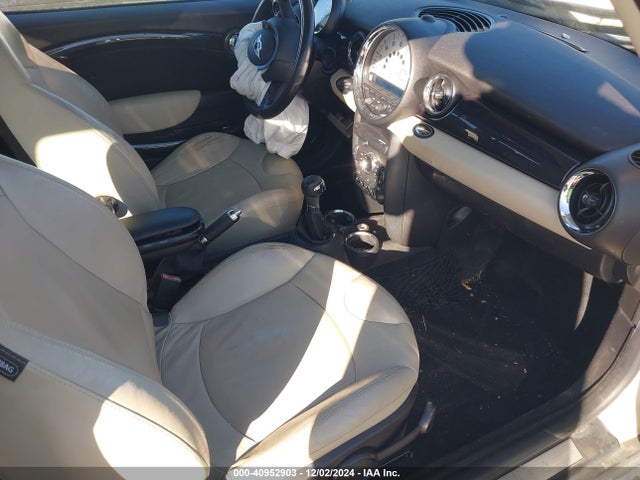 2011 MINI COOPER WMWSU3C59BT096537 Photo 4