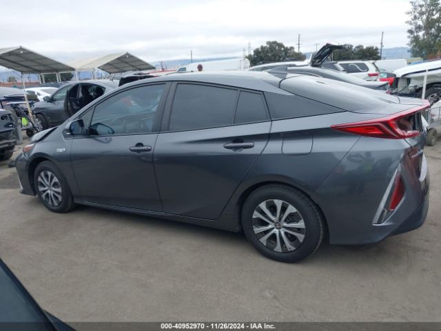 JTDKAMFPXN3226831 Toyota Prius Prime Xle