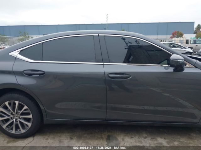 58ACA1C11NU015597 Lexus ES 300H