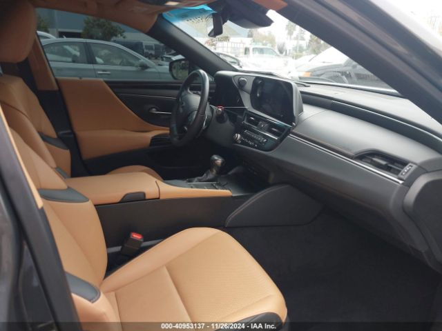 58ACA1C11NU015597 Lexus ES 300H