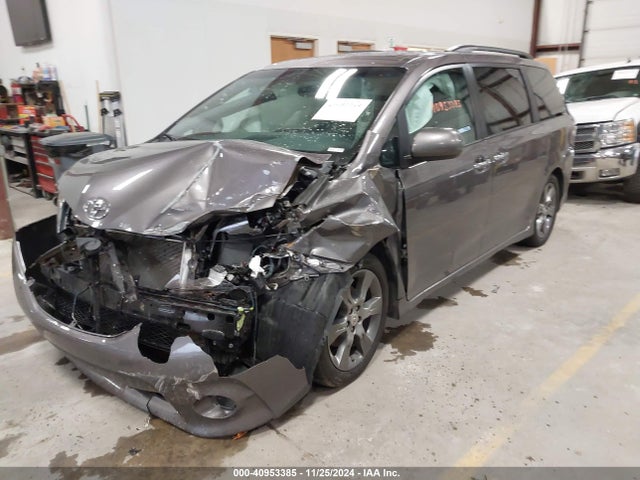 Toyota Sienna Se 8 Passenger 2015 5TDXK3DC2FS682335 Image 2