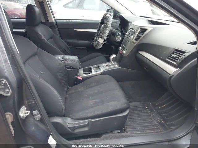 40953566 :رقم المزاد ، 4S3BMCC67B3221420 vin ، 2011 Subaru Legacy 2.5i Premium مزاد بيع
