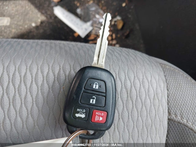 5YFBURHE1JP811217 Toyota COROLLA LE