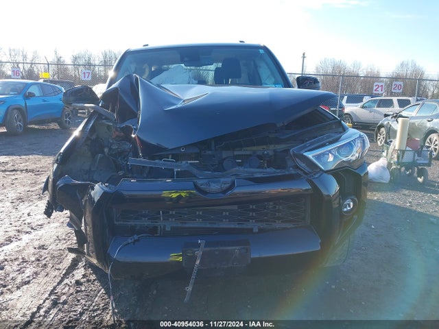 Toyota 4RUNNER SR5 2022 JTEMU5JR2N6013137 Image 12