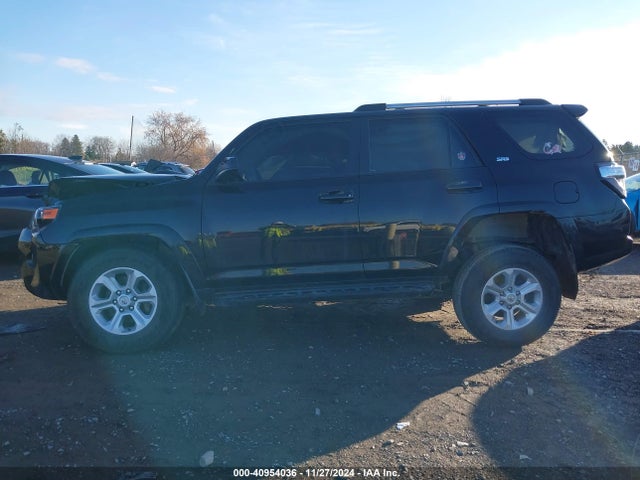 Toyota 4RUNNER SR5 2022 JTEMU5JR2N6013137 Image 14