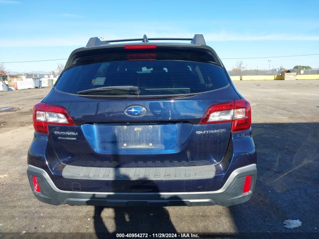 Subaru Outback 2.5i Premium 2018 4S4BSAFC3J3206385 Image 17