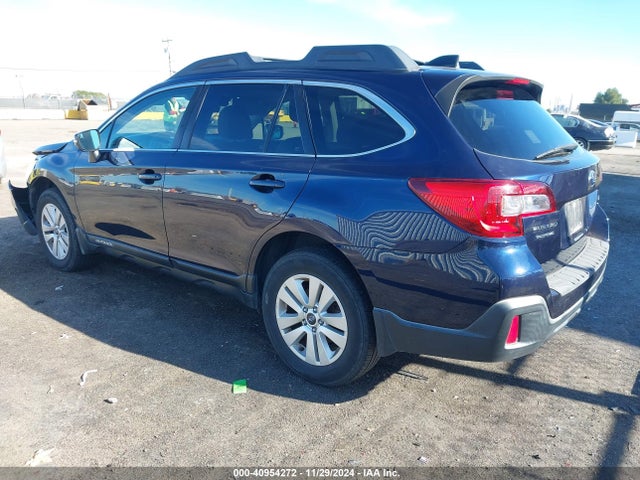 Subaru Outback 2.5i Premium 2018 4S4BSAFC3J3206385 Image 3