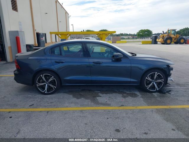 7JRL12FL3RG303500 Volvo S60 B5 Plus Dark Theme