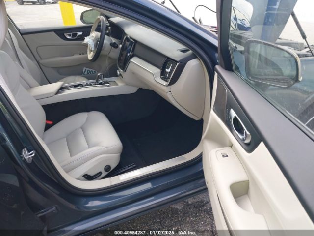 7JRL12FL3RG303500 Volvo S60 B5 Plus Dark Theme