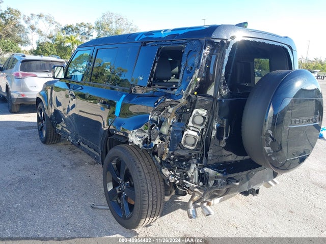 SALEBEEE0R2295337 Land Rover Defender 110 P525 V8
