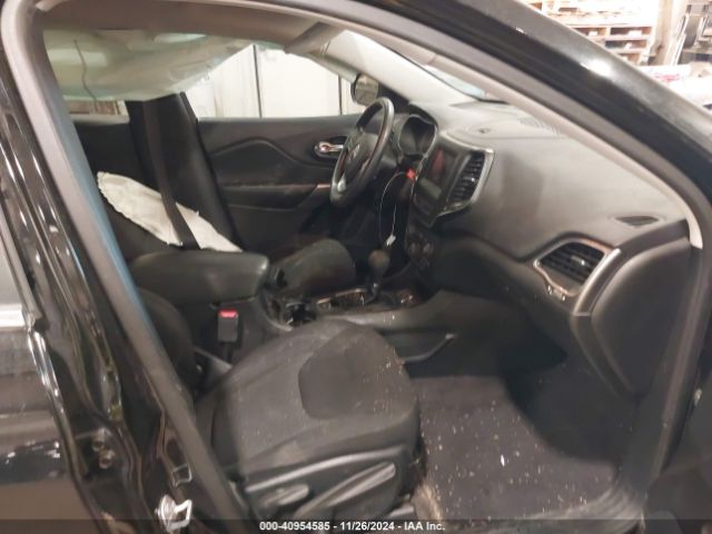 1C4PJLCB7KD175755 Jeep Cherokee Latitude