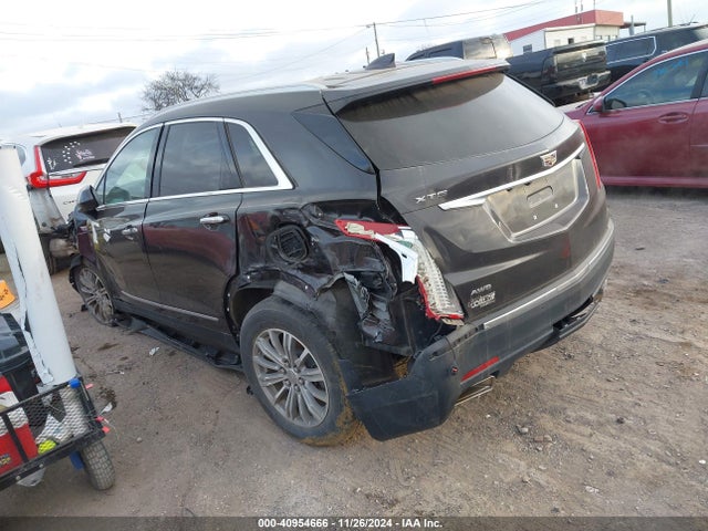 2017 CADILLAC XT5 1GYKNDRSXHZ140757 Photo 2