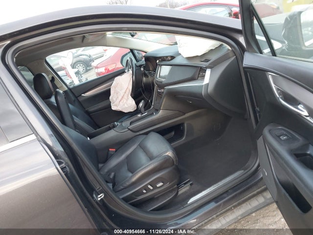 2017 CADILLAC XT5 1GYKNDRSXHZ140757 Photo 4