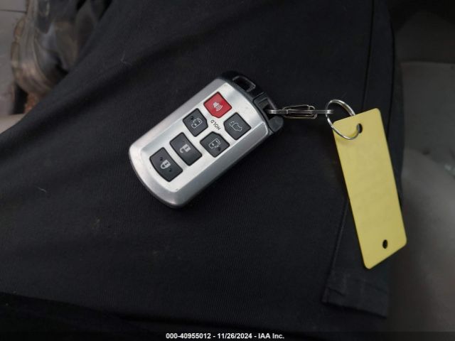 5TDYZ3DCXJS937855 Toyota Sienna Xle 8 Passenger