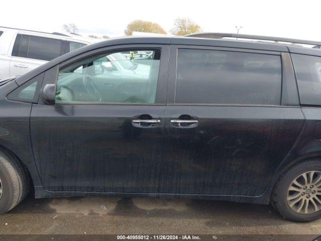 5TDYZ3DCXJS937855 Toyota Sienna Xle 8 Passenger