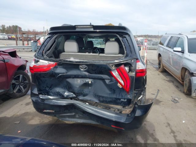 5TDYZ3DCXJS937855 Toyota Sienna Xle 8 Passenger
