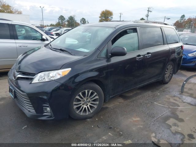 5TDYZ3DCXJS937855 Toyota Sienna Xle 8 Passenger
