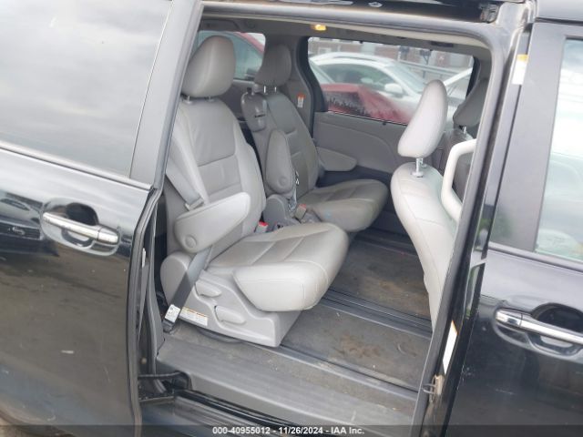 5TDYZ3DCXJS937855 Toyota Sienna Xle 8 Passenger