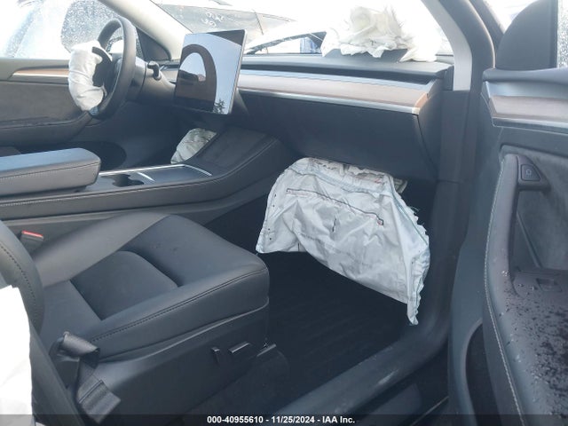 2023 TESLA MODEL Y 7SAYGAEE8PF808782 Photo 4