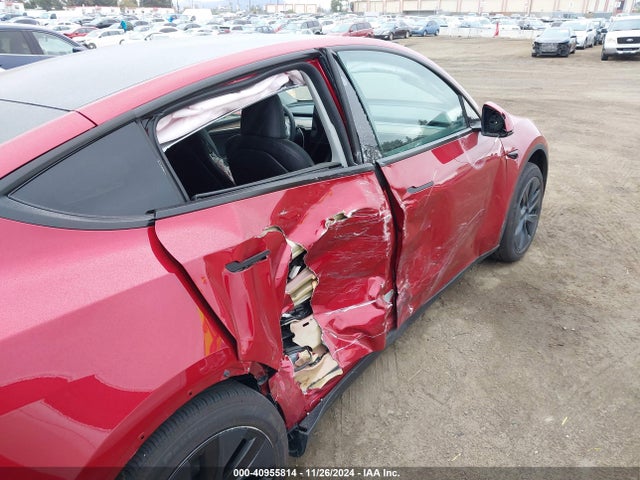 2024 TESLA MODEL Y 7SAYGDEEXRF156459 Photo 5