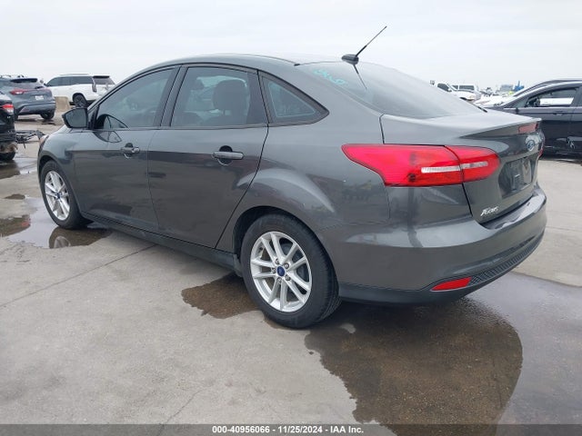 Ford FOCUS SE 2017 1FADP3F24HL254124 Image 3
