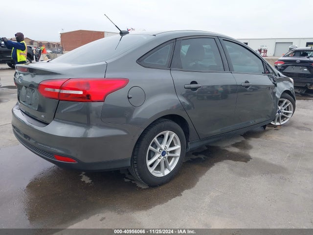 Ford FOCUS SE 2017 1FADP3F24HL254124 Image 4