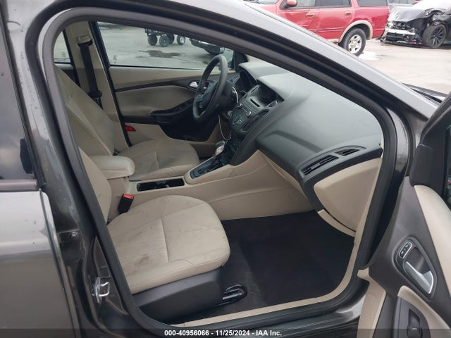 Ford FOCUS SE 2017 1FADP3F24HL254124 Image 5