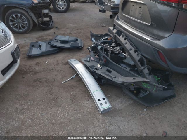 5TDCZRAH3NS137692 Toyota Highlander L