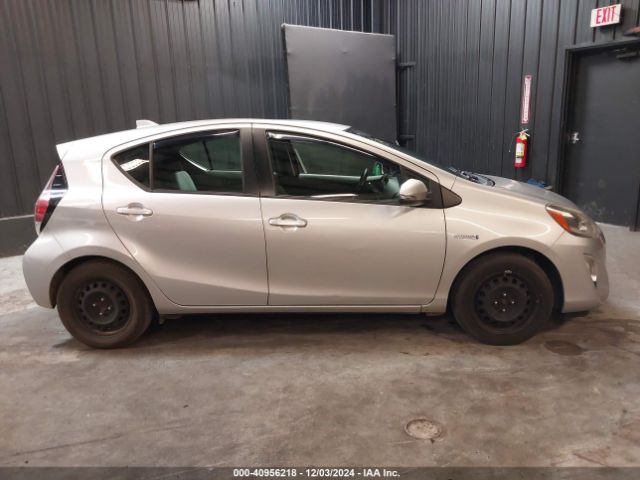 JTDKDTB33F1580014 Toyota Prius C One