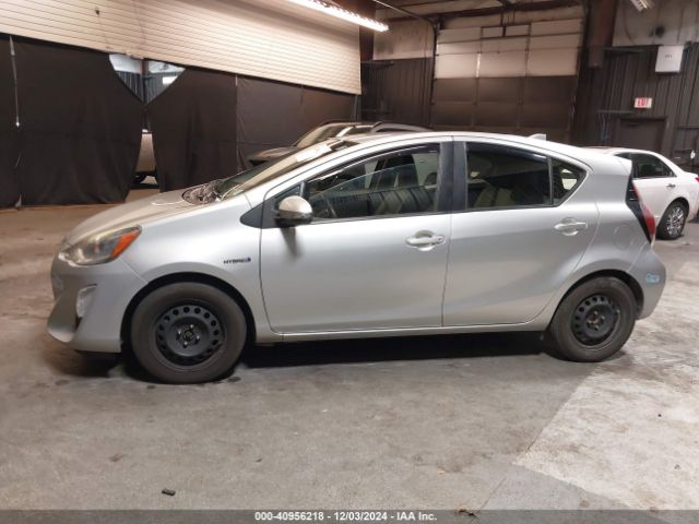 JTDKDTB33F1580014 Toyota Prius C One