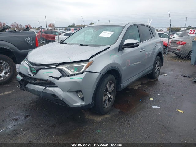 Toyota Rav4 Xle 2018 2T3WFREV6JW409554 Image 2