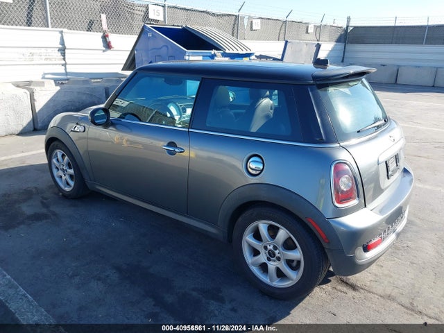 2009 MINI COOPER S WMWMF73519TT95508 Photo 2