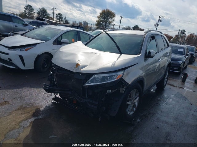 KIA SORENTO LX 2015 5XYKT3A63FG576009 Image 2