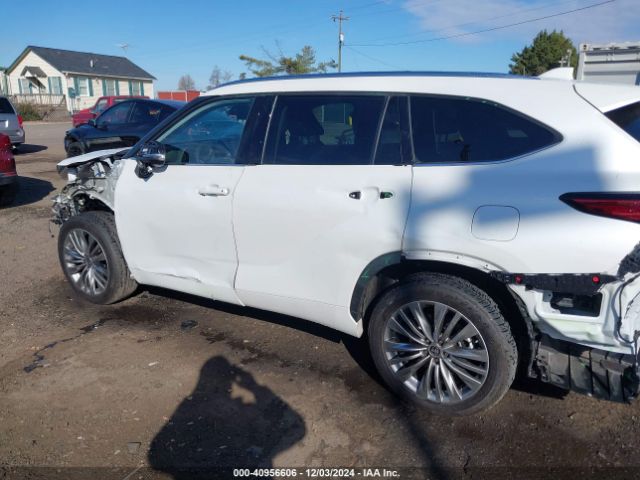 5TDFZRBH9NS168036 Toyota Highlander Platinum