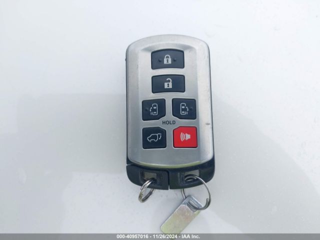 5TDDZ3DC9HS157922 Toyota Sienna Xle/limited