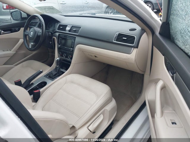Volkswagen 2014 2014 1VWBP7A36EC018821 Image 5