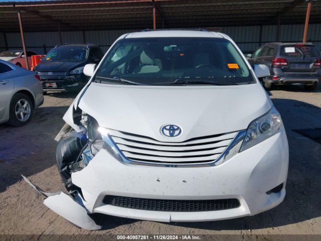 5TDKZ3DCXHS862896 Toyota Sienna Le 8 Passenger