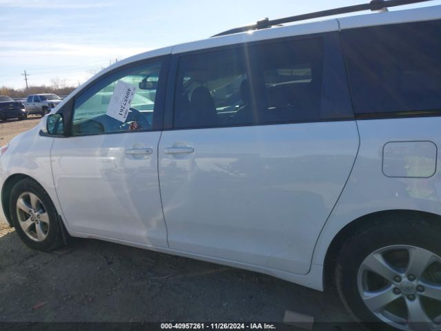 5TDKZ3DCXHS862896 Toyota Sienna Le 8 Passenger