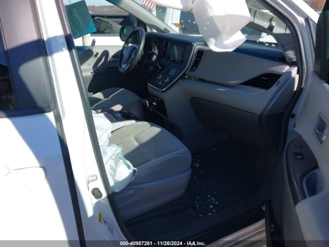 5TDKZ3DCXHS862896 Toyota Sienna Le 8 Passenger