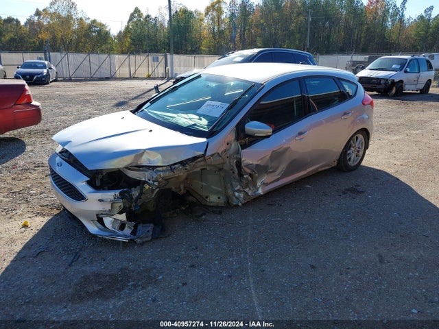 Ford FOCUS SE 2015 1FADP3K2XFL315639 Image 2