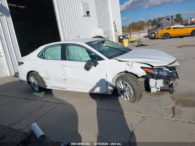 Toyota CAMRY LE 2024 4T1C11AK2RU221536 Image 13