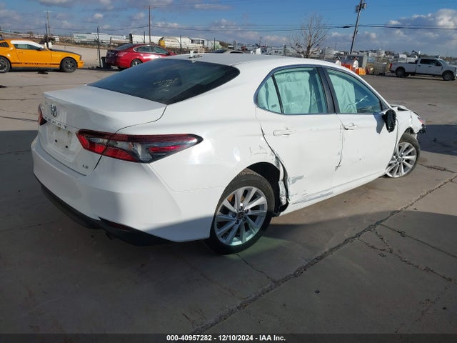 Toyota CAMRY LE 2024 4T1C11AK2RU221536 Image 4