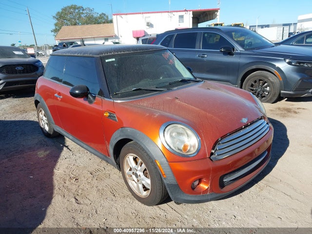 2011 MINI COOPER WMWSU3C53BT182023 Photo 0